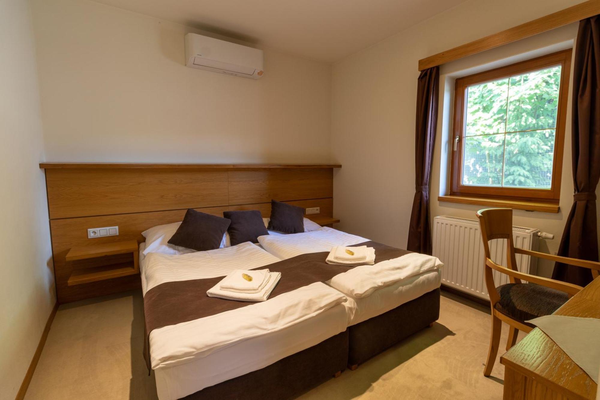 Hotel Resort Lovecka Basta Strakonice Luaran gambar