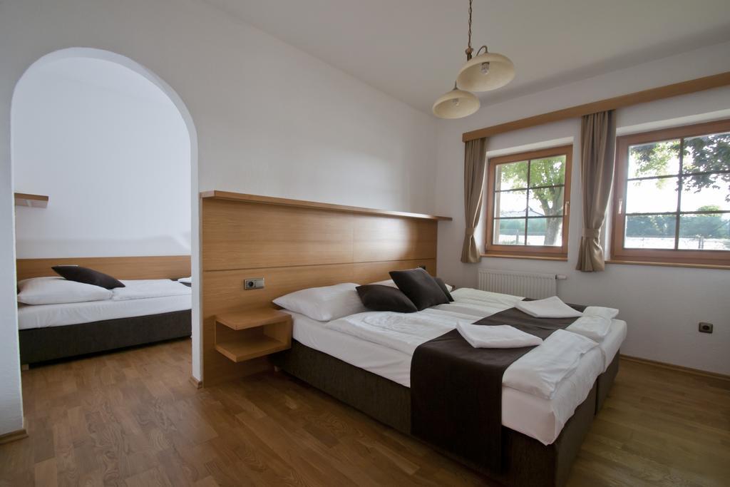 Hotel Resort Lovecka Basta Strakonice Luaran gambar